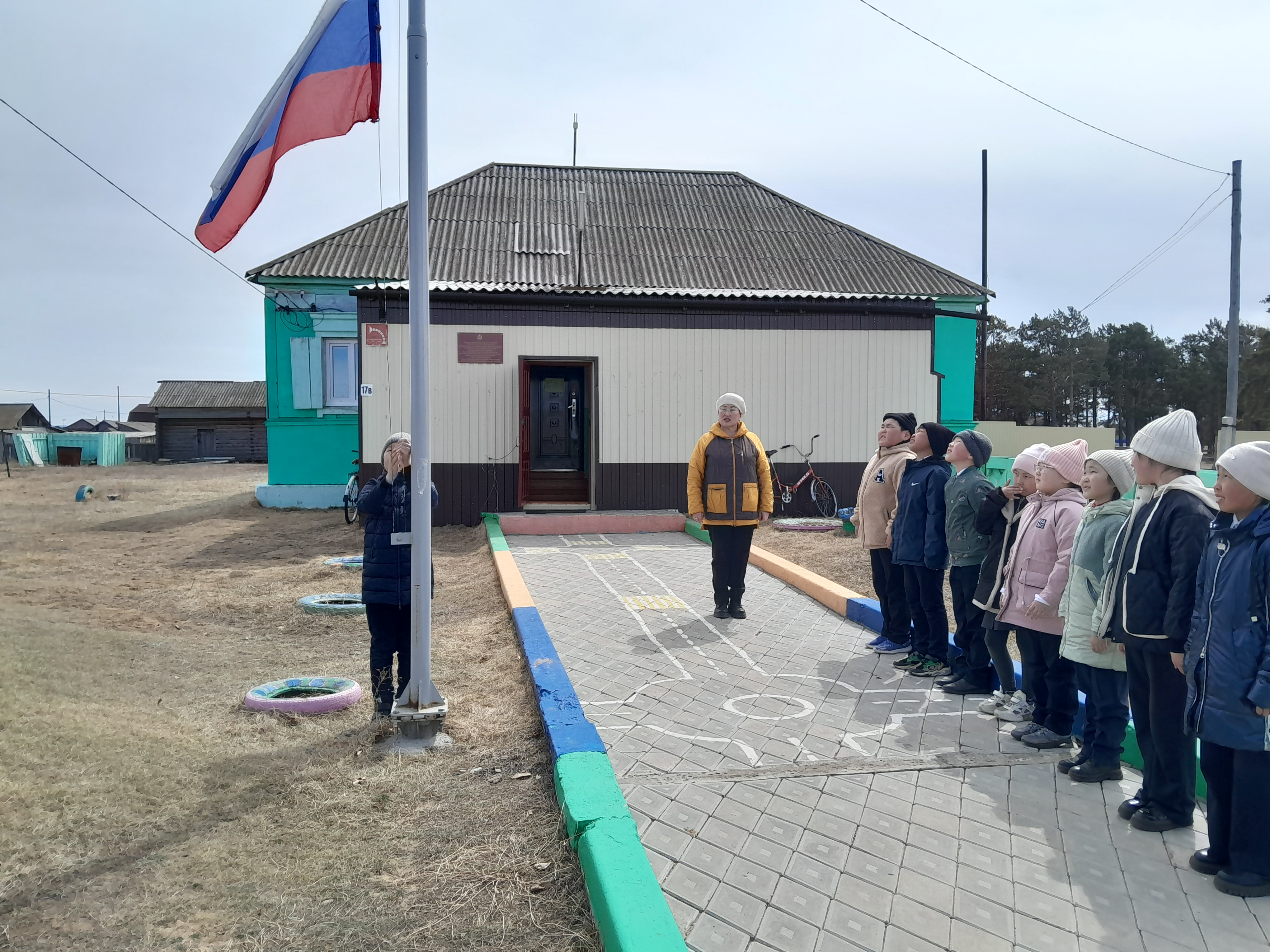 Церемония поднятия Государственного флага